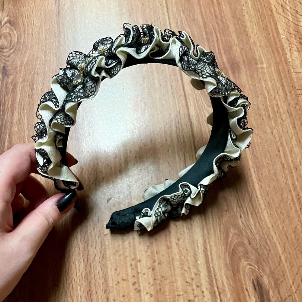 Lace Ruffle Embellished Headband - Picture 11 of 12